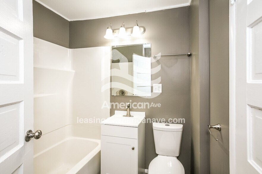 Building Photo - 2003 S Taylor St