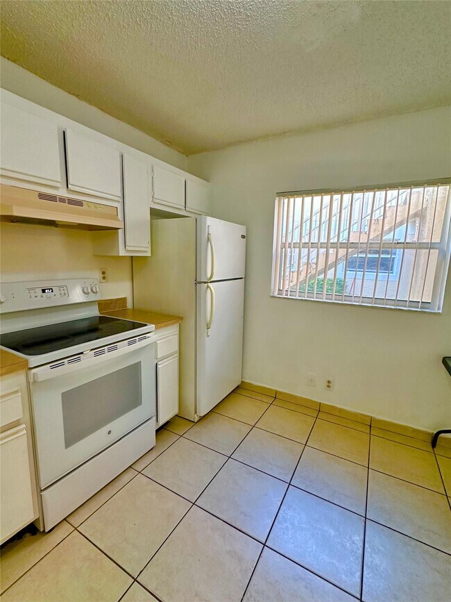 Building Photo - 12165 Royal Palm Blvd