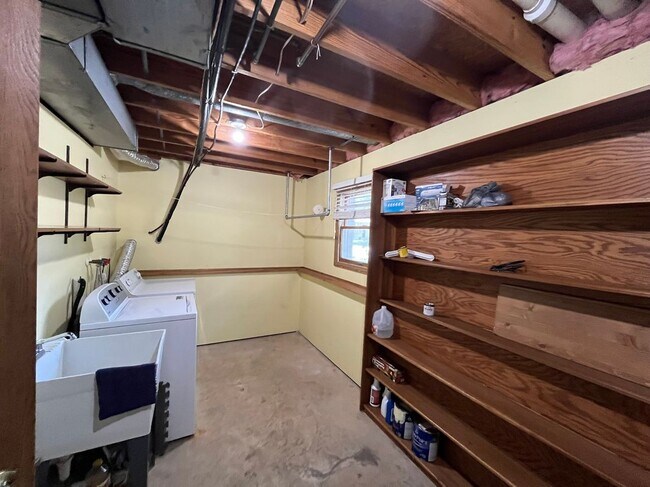 Building Photo - 852 Burr Oak Dr