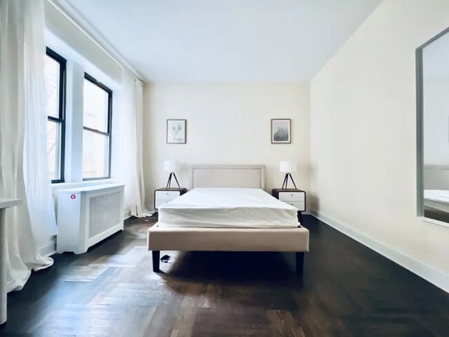 Building Photo - Furnished room/NOT APARTMENT