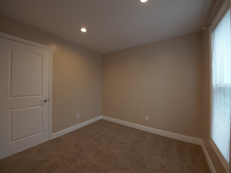 Building Photo - 43 E Bald Eagle St