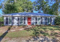 Building Photo - 3 bedroom, 2 bathroom in Fairhope!