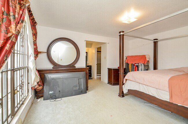 Building Photo - 1506 Wilshire Park Dr