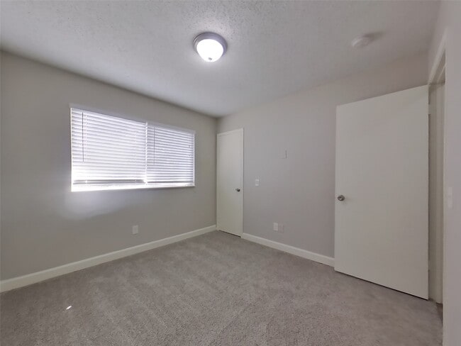 Building Photo - 2622 Townhall Ln