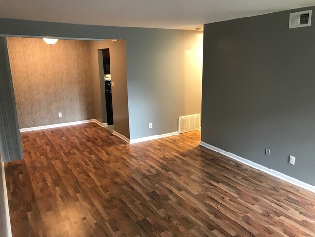 Building Photo - Patio Style Condo Home - Rent Ready