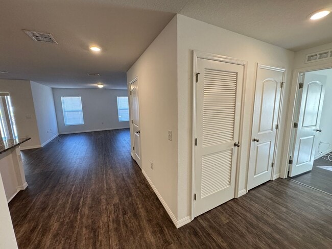 Building Photo - BEAUTIFUL, 4 bedroom, 2 bathroom Home in Poinciana!! Cable & Internet Included with Rent!!