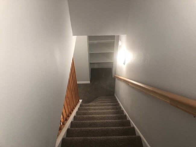 Building Photo - BEAUTIFUL TWO BEDROOM CHARMER LOCATED IN LONGVIEW