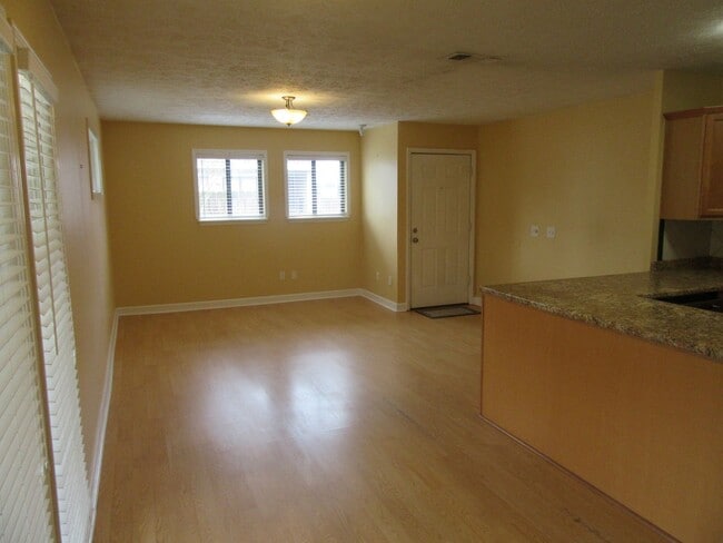 Building Photo - 820 Premier Dr