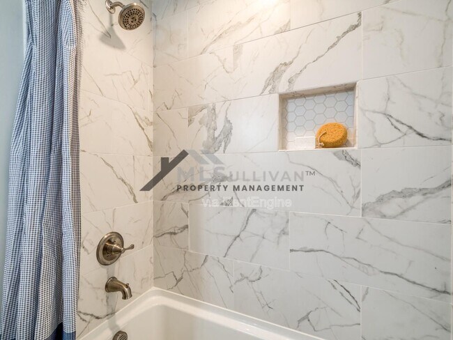 Building Photo - 1010 Cole St