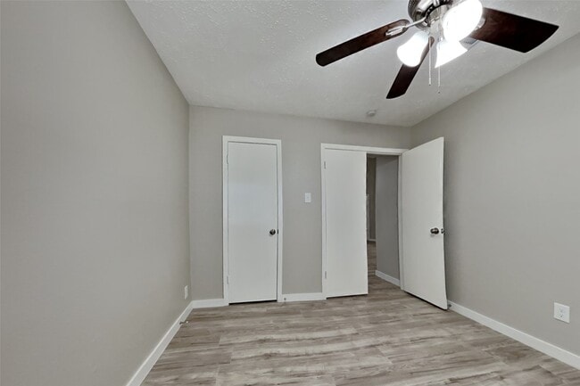 Building Photo - 10207 Horseshoe Bend Dr