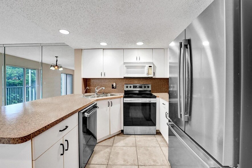 Building Photo - 9470 Tangerine Pl