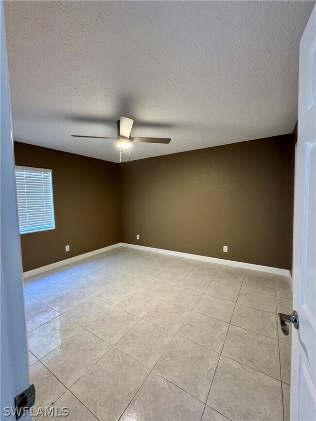 Building Photo - 4603 Bayshore Dr