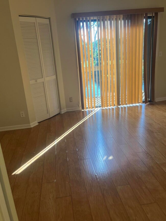 Building Photo - 1627 Hawthorne Pl