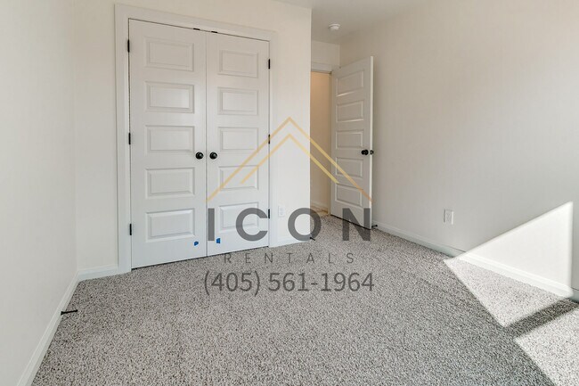 Building Photo - 8429 Stonewood Dr