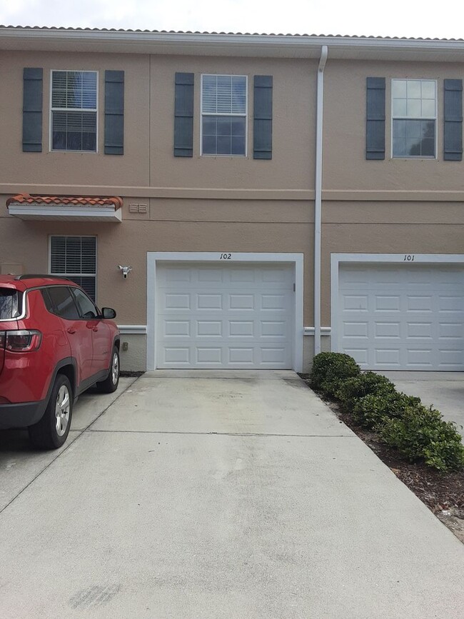 Building Photo - Seasonal/short term 3/2 1/2 townhome at Sa...