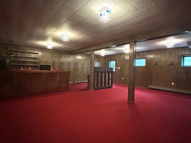 Building Photo - 4/2.5 in Beautiful Warrensville! Lots of S...