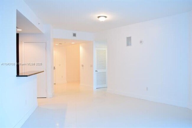 Building Photo - 3030 NE 188th St