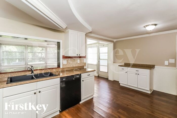 Building Photo - 4125 Woodsville Dr
