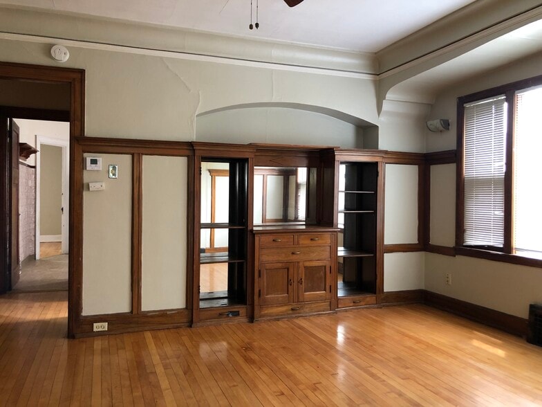 Building Photo - 3218 N Oakland Ave