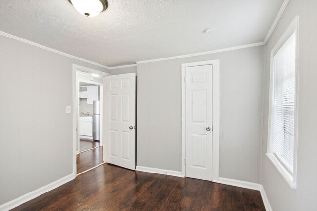 Building Photo - Large 2BR/2BA Eastside Savannah House For Rent