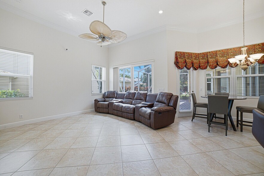 Building Photo - 9655 Campi Dr