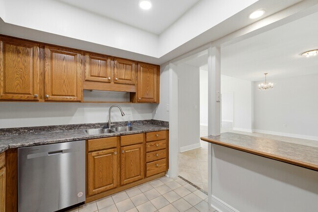 Building Photo - 615 Bayshore Dr