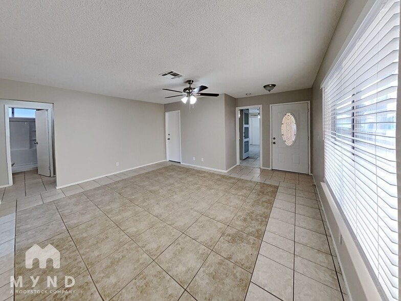 Building Photo - 1368 S Christy Ln