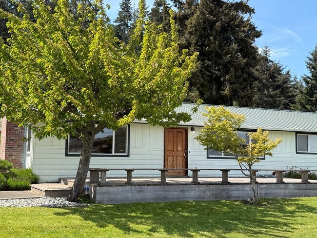 Building Photo - Harrington Lagoon Water View Home!
