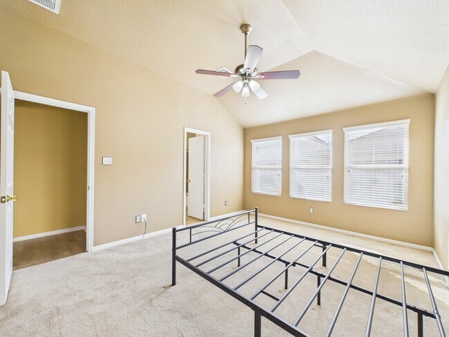 Building Photo - 5039 Ivy Fair Way