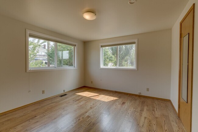 Building Photo - Water View Kirkland home West of Market st...