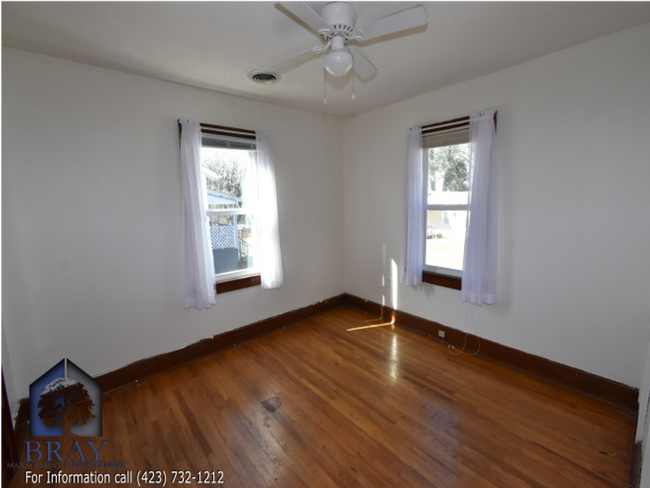 Building Photo - Centrally located charming cottage!