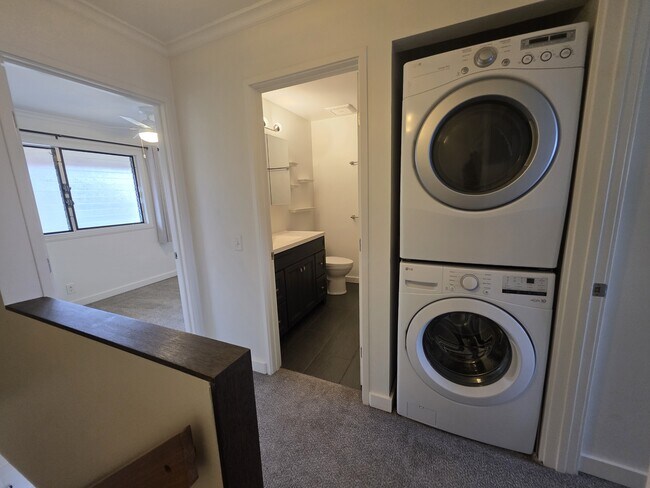 Building Photo - 350 Aoloa St