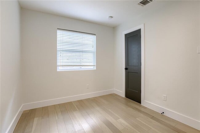 Building Photo - 7901 Seminary Ridge Dr