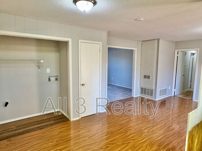 Building Photo - 6204 Lycoming Rd