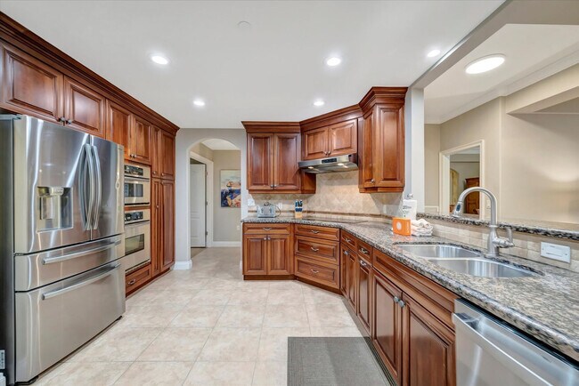 Building Photo - 6406 Gulf Dr