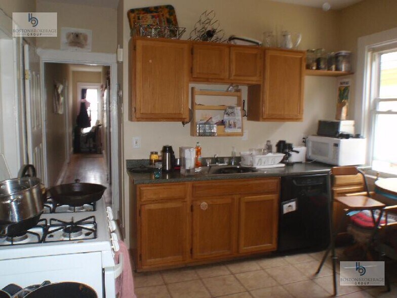 Building Photo - 72 Calumet St