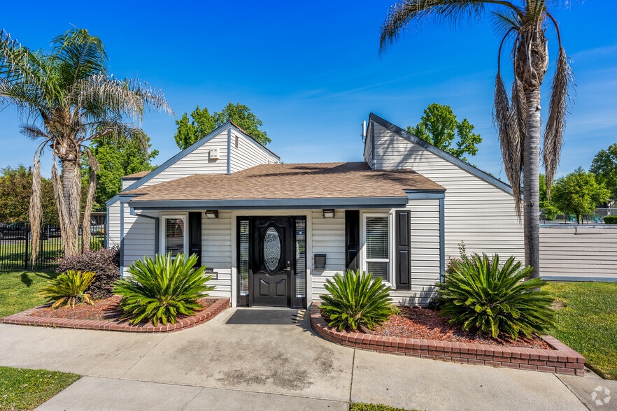 Leasing Office - Rivercourt Apartments