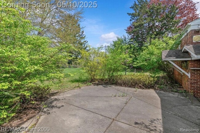 Building Photo - 25152 Fairway Dr