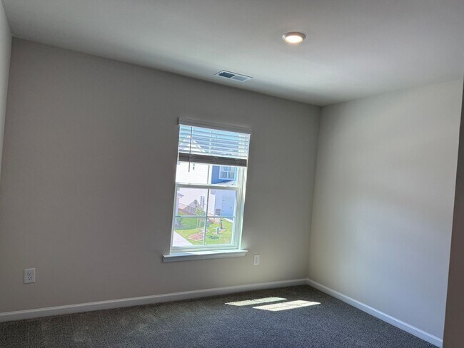 Building Photo - Lexington Townhouse - Call Lexington office for information 803-359-0793