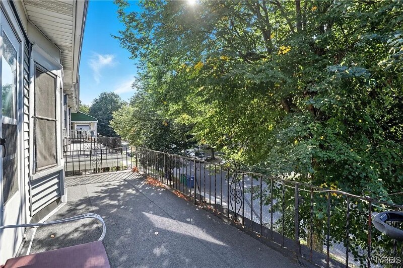 Building Photo - 10 Russell St