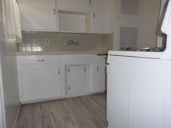 Building Photo - 2051 Reed Ave