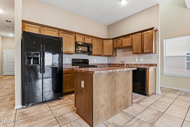 Building Photo - 714 HC Gilbert Minjares Dr