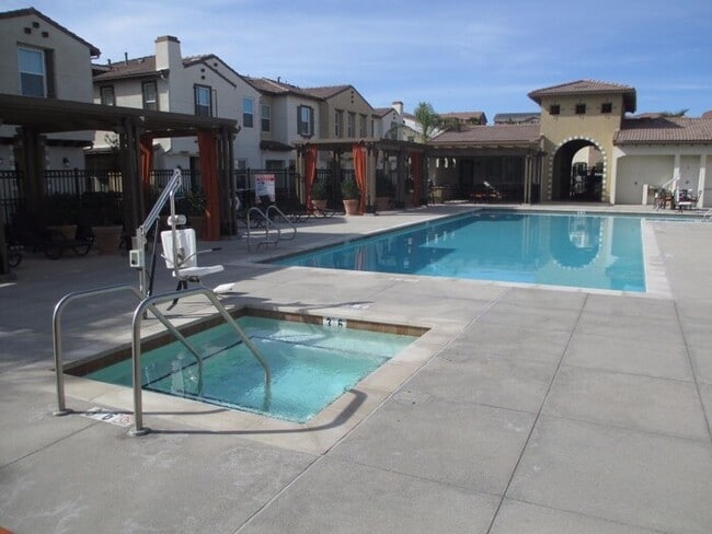 Building Photo - 40407 Calle Real