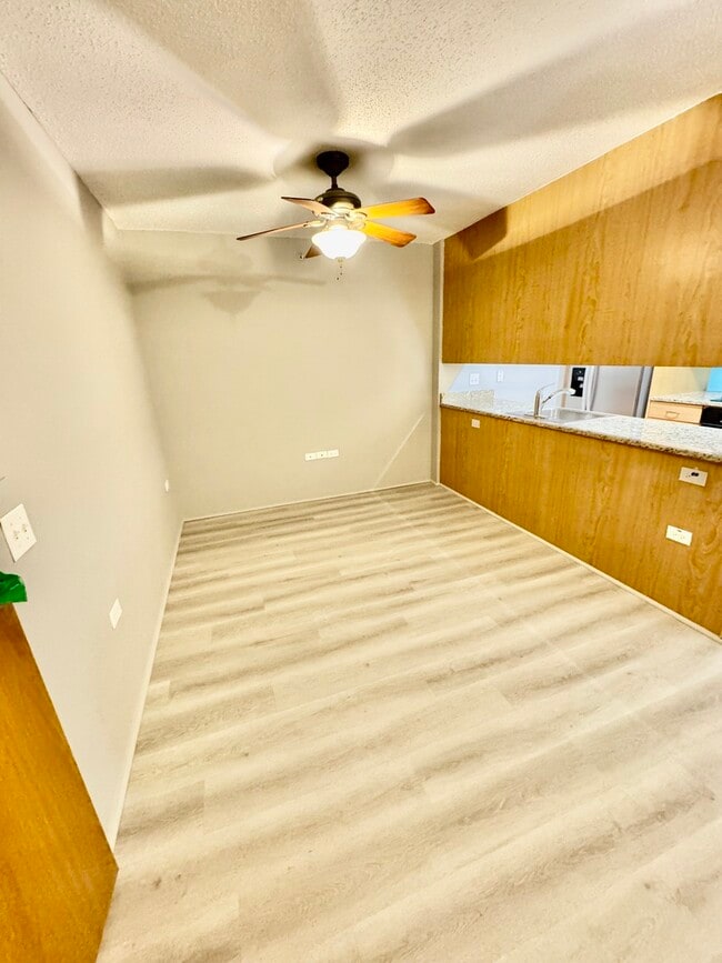 Building Photo - 9655 Woods Dr