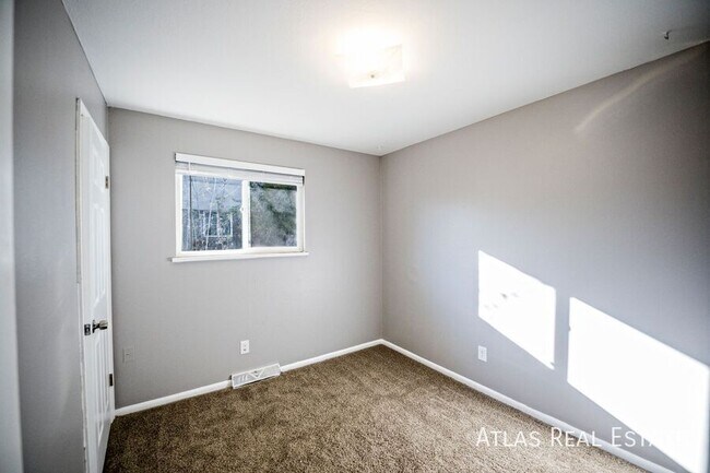 Building Photo - 16232 W 13th Ave