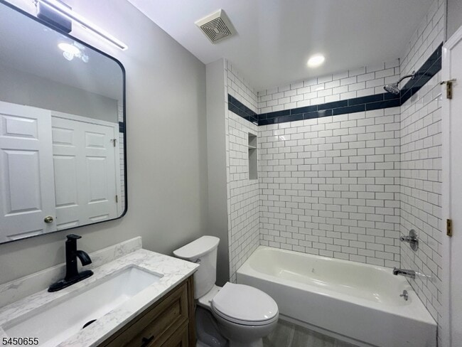 Building Photo - 2501 Vantage Ct