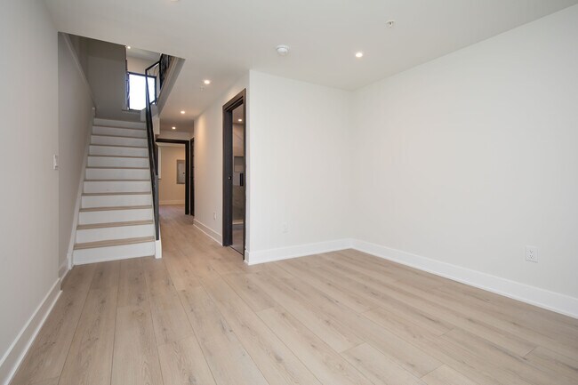 Building Photo - 2543 Turner St