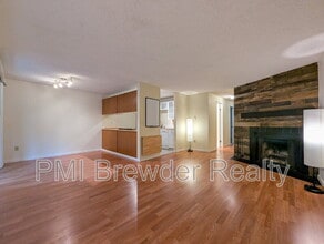 Building Photo - 19851 25th Ave NE