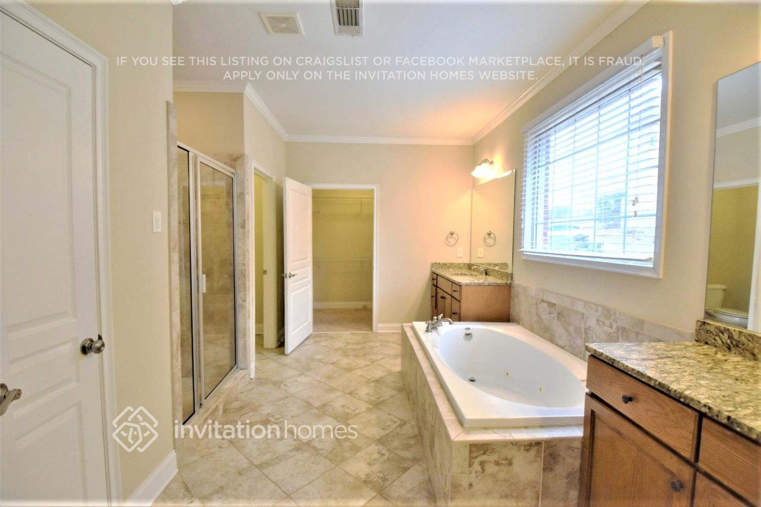 Building Photo - 9207 Golfview Cir