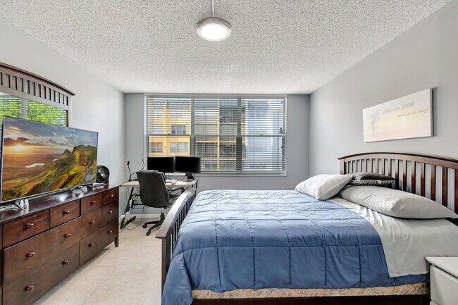 Building Photo - 777 S Federal Hwy